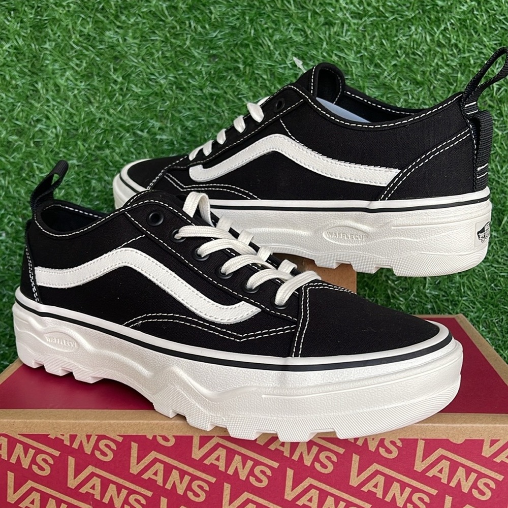 Vans WMNS Sentry Old Skool (Canvas) Black/Marshmallow
VN0A5KR3VQE
Sneakers - Picture 4 of 16
